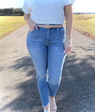 Load image into Gallery viewer, Over Achiever Distressed Jean